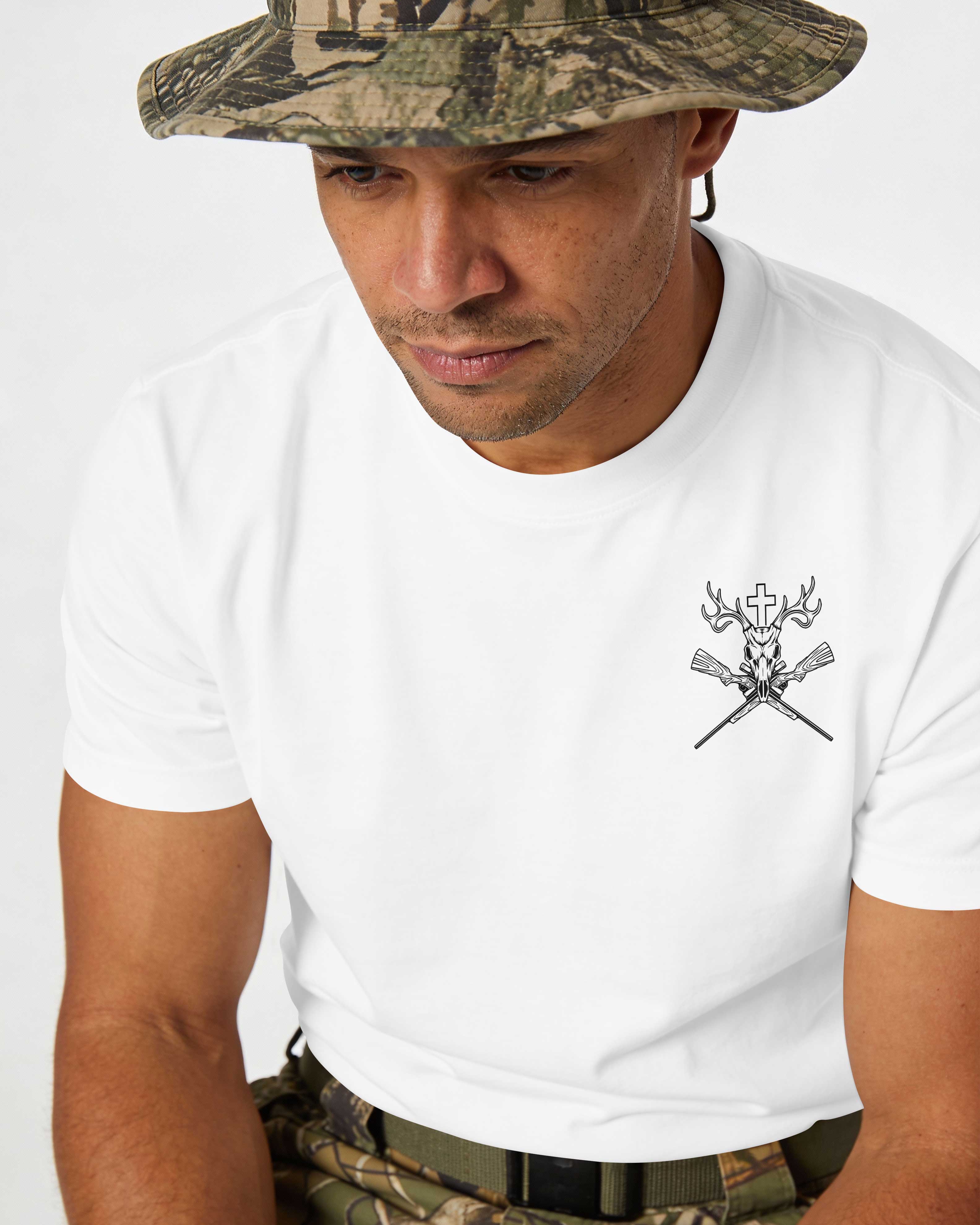 Never Underestimate An Old Man Who Believe In Jesus And Love Hunting T-Shirt